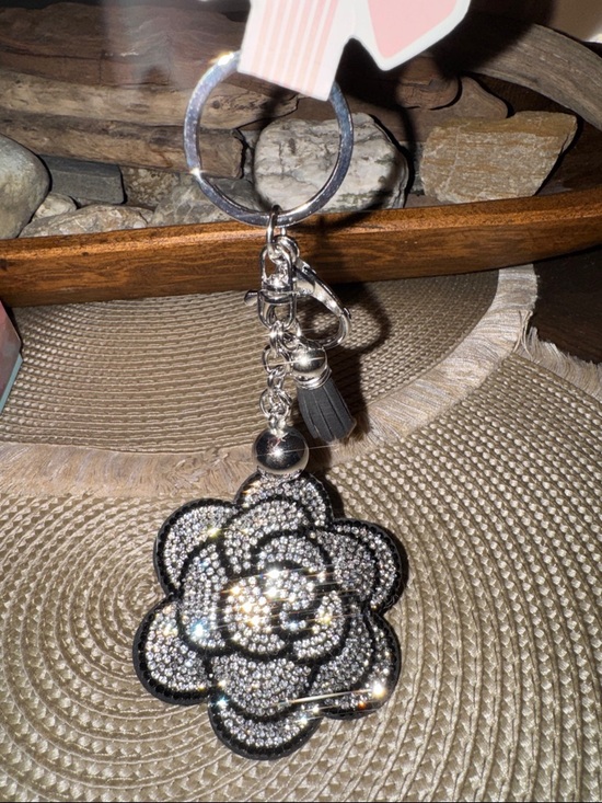 Accessory St Accessories - Crystal Flower Keyring Keychain - Black and Silver